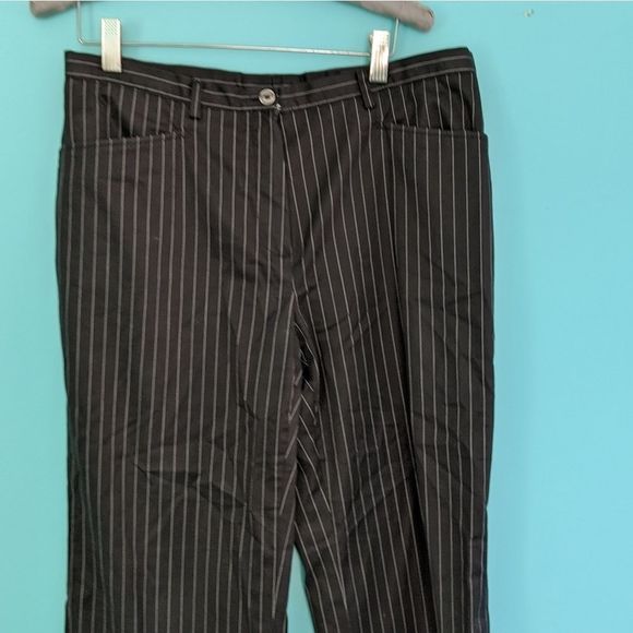 𝅺burberry Golf pants size 8 in EUC - Picture 3 of 6